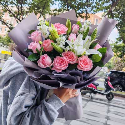 蚌埠11朵戴安娜粉玫瑰百合，与你一起追逐梦想